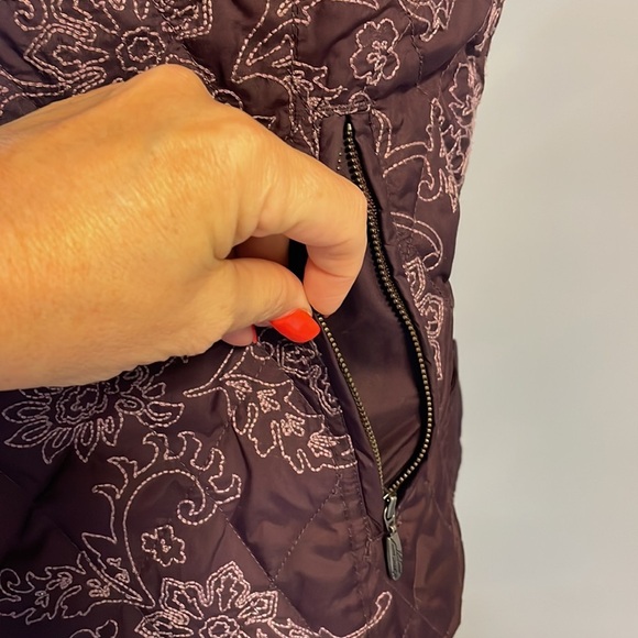 Eddie Bauer woman’s premium Goose Down purple vest quilted Embroidered zip up M - Picture 7 of 12